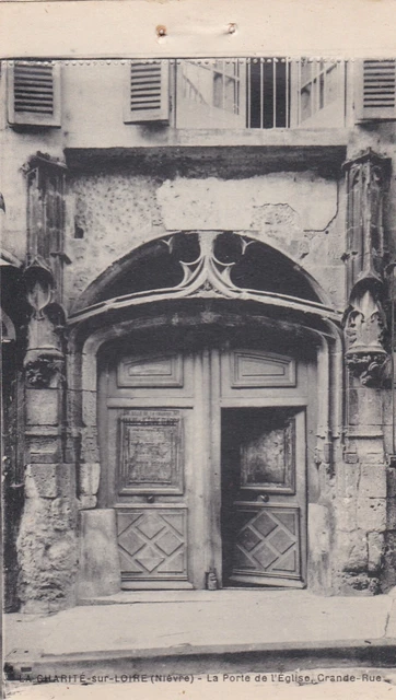 CPA 58 La CHARITE sur LOIRE (Nièvre) La Porte de l'Eglise Grande Rue