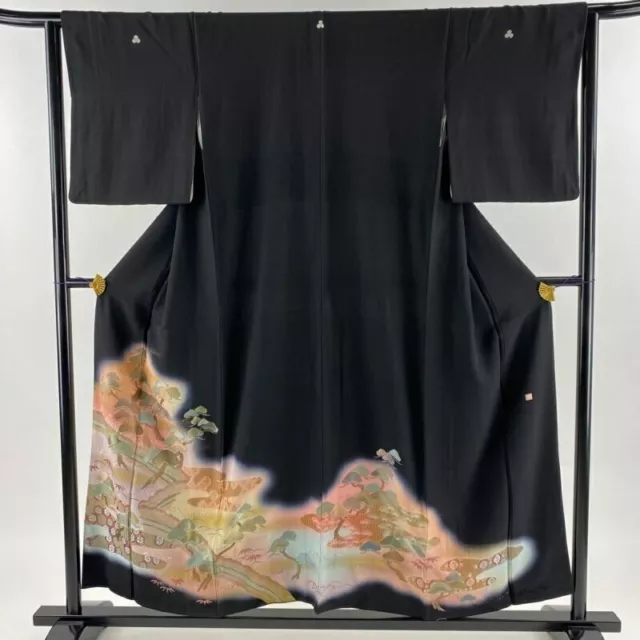 Kimono japonés Kurotomesode bordado de pez roca jaspeado de seda pura