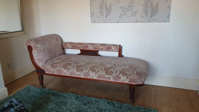 ANTIQUE VICTORIAN CHAISE LONGUE Day Bed.GREAT CONDITION.