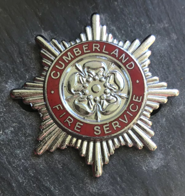 OBSOLETE CUMBERLAND FIRE  SERVICE Red Ring Cap Badge