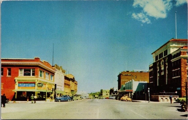 GLOBE, Arizona Postcard Main Street / Downtown Scene / 1950s Chrome Unused