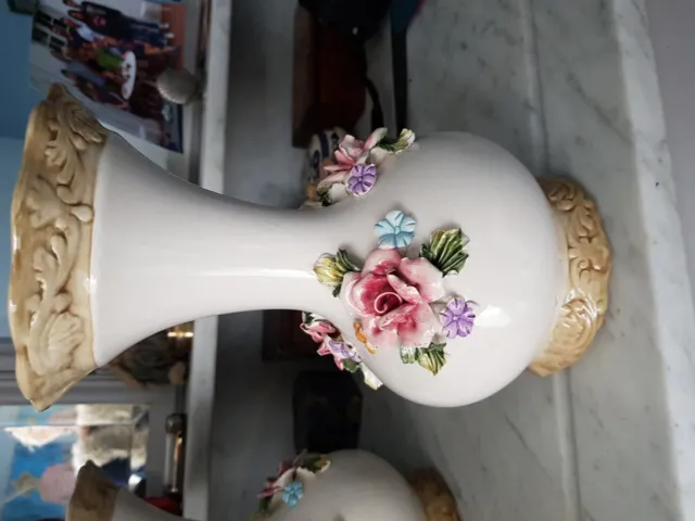1 paire de vases manufacture Capodimonte en excellent état