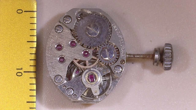 ANCIEN PETIT MOUVEMENT DE MONTRE MECANIQUE POUR PIECES DETACHEES (ref-70
