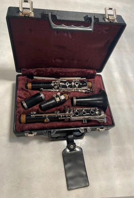 The Selmer Company Bundy Clarinet - Case Included, Pre-Owned, Good Condition The Selmer Company Bundy Clarinet - Case Included, Pre-Owned, Good Condition