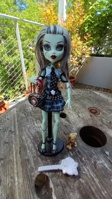 Poupée Monster High Frankie Stein avec accessoires