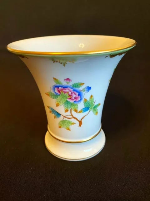 Herend Porcelain Handpainted Queen Victoria Vase 6430Vbo