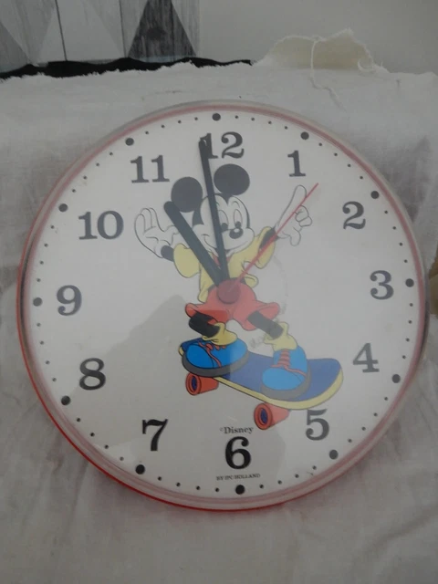 Horloge murale Ikéa vintage, pendule carré colorée  Dassigt