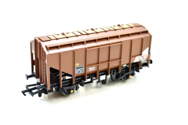 Bachmann 33 -125A 35 Ton Bulk Grain Wagon Chocolate Brown