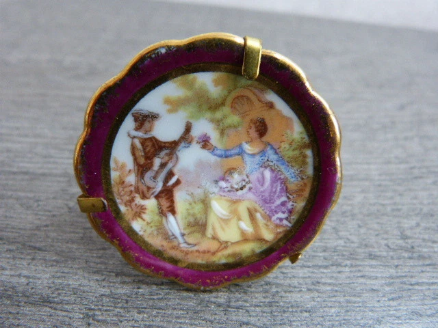 ANCIEN MEDAILLON CAMÉE En Porcelaine De Limoges, Scene Galante Couple