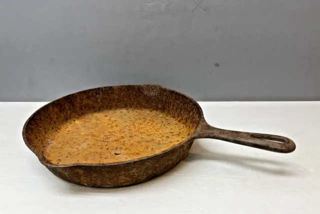 Griswold Cast Iron Skillet #8 Erie, PA #704D Circa 1939-1957 AS IS     ML