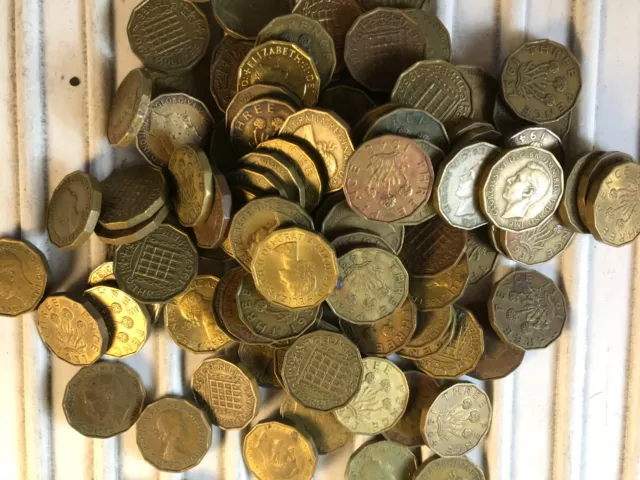 Lot of 100 average (as they come) 12 sided 3p English coins