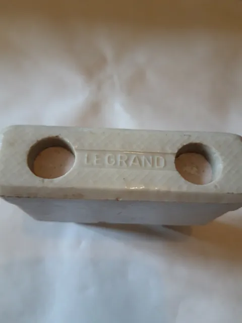 ancien grand fusible a recharge  porcelaine Legrand entraxe des broches 4.5 cm