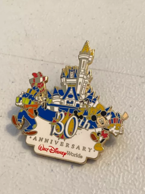 Disney Wdw 30Th Anniversary Pin Badge Mickey Goofy Castle Presents Gifts