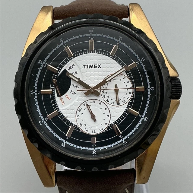 VINTAGE GOLD-TONE TIMEX quartz watch features a distinctive 