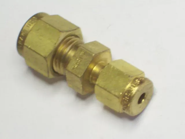 1- Swagelok Brass Compression Union Reducer, 1/4" Tube x 1/8" Tube, B-400-6-2