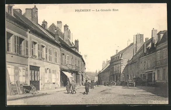 CPA Prèmery, La Grande-Rue, vue de la rue 1921