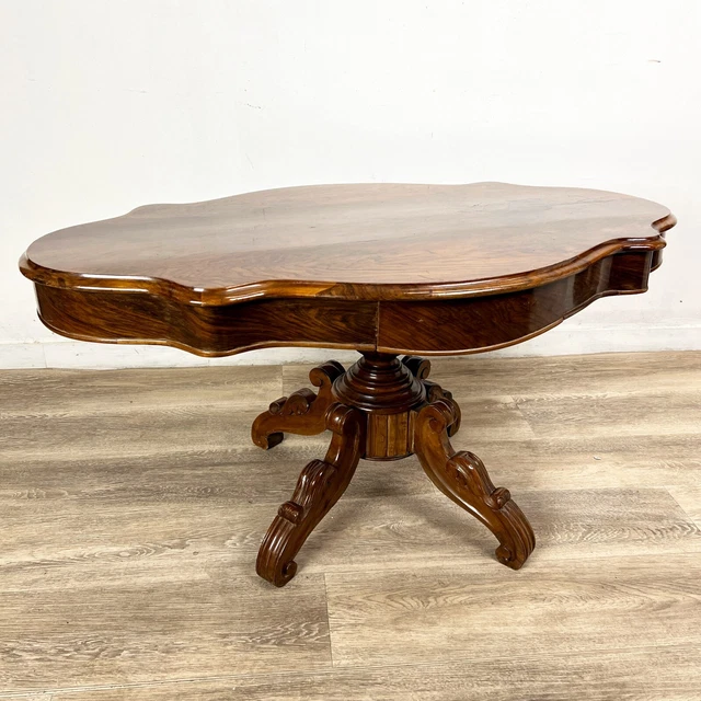 Tavolino da caffè/da Divano a Treppiede 109,5 x 59,5 x 39,5 cm Tavolo Basso da Salotto con Piano Arrotondato - Effetto Legno Scuro