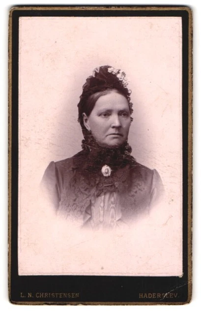 Fotografie L. Christensen, Haderslev, Apothekergade 310, Strenge alte Dame mit
