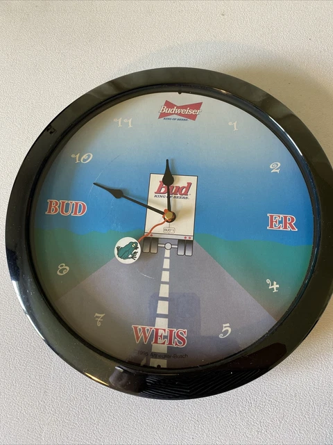 VINTAGE 1995 Anheuser-Busch BUDWEISER  Beer FROG 11 Inch Wall Clock Works Great