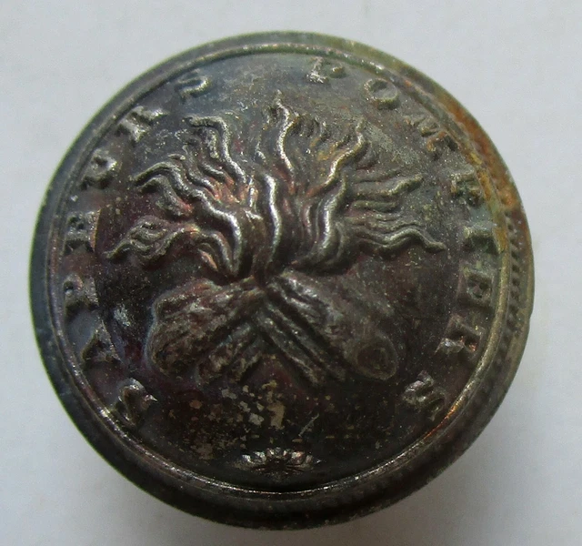 Bouton bombé métal argenté: Sapeurs Pompiers au bûcher de 20 mm