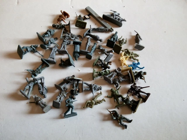 Lot De 20 Petits Soldats + 2 Canons - Jouet De Collection