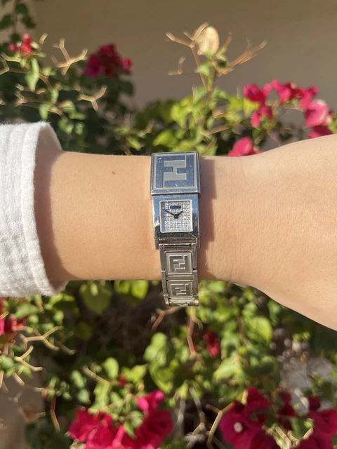 Guess Orologio Donna In Acciaio Inox, Quadrante Champagne Con Funzioni Data E Giorno, Cassa 40mm