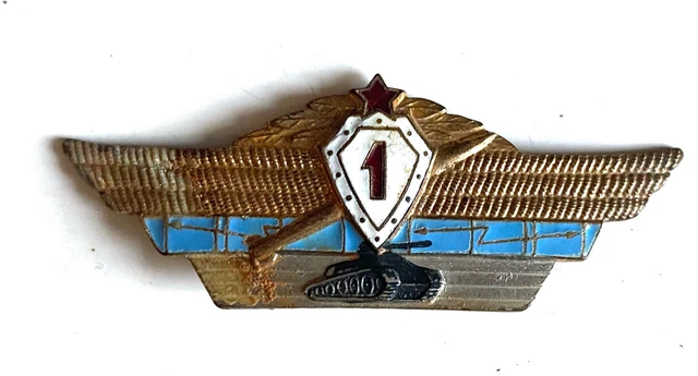 Collection de 61 décorations, médailles et insignes originaux de l'ère soviétique - URSS - France