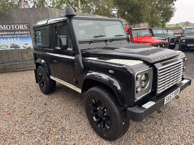 Land Rover Defender England LAND ROVER DEFENDER 90 2.4 TDCi XS Station Wagon 4WD SWB Euro 4 3dr ...