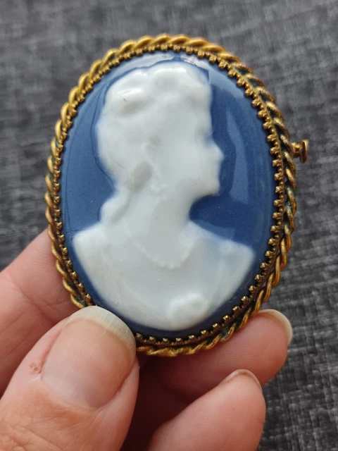 ANCIENNE BROCHE CAMÉE Creation M. Chabrol Limoges France EUR 15,00 - FR