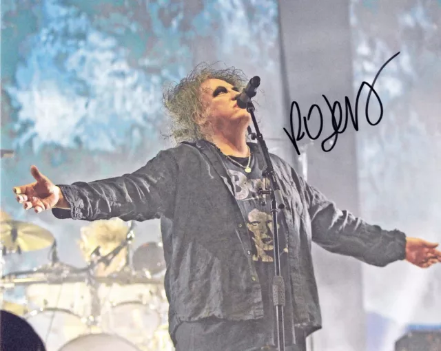 A fantastic 10x8 Autographed Photo of Robert Smith & CoA