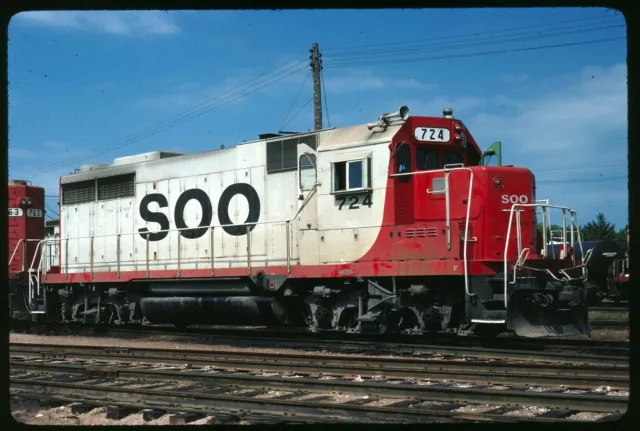 Original Rail Slide - SOO Soo Line 724 Stevens Point WI 9-7-1980 - EMD GP35