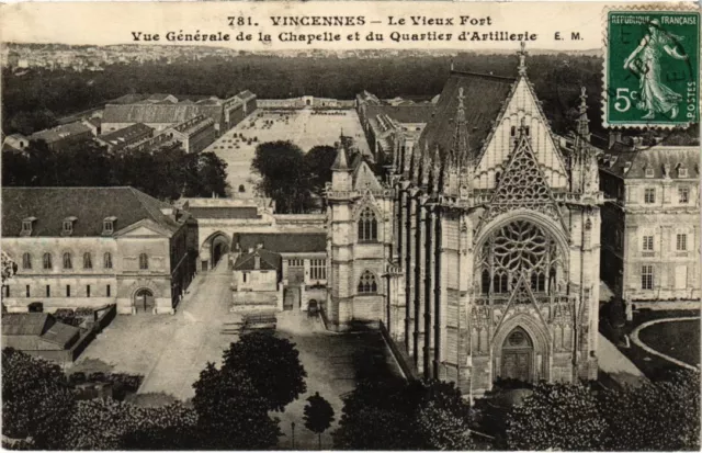 CPA Vincennes Le Fort vue generale de la Chapelle (1347357)