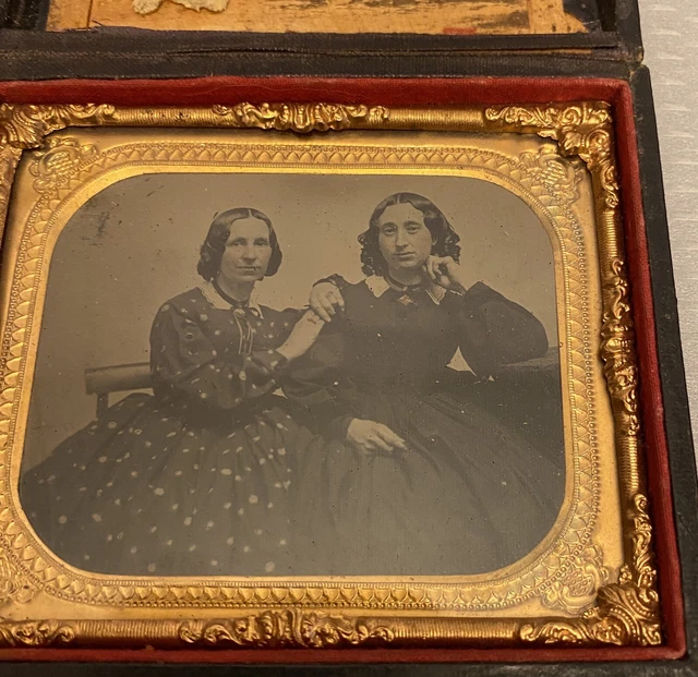 Antique Tintype Sisters Ladies Two Women in Love Sixth Plate in nice case 1860s