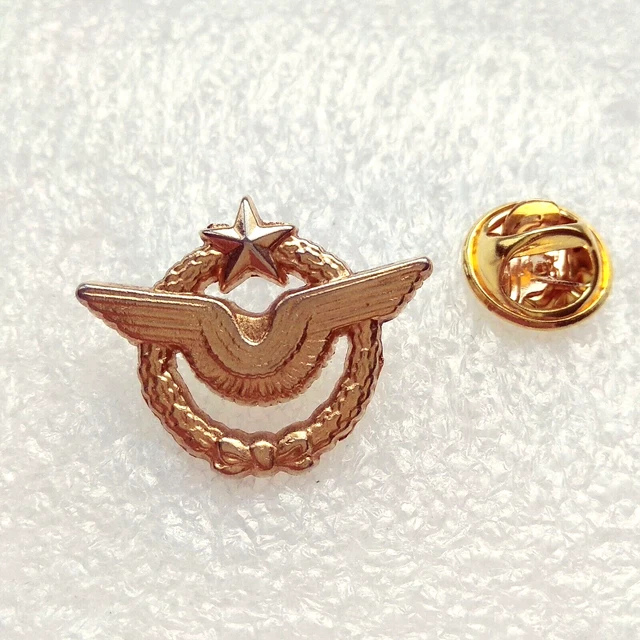 Pin's F1 Formula One Larousse Casque Pilote Français BD Dessin Clovis