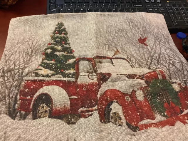 Funda de almohada inspirada en arpillera ~ 16"" camioneta roja vintage con árbol de Navidad ~ Feliz Navidad ~ 2