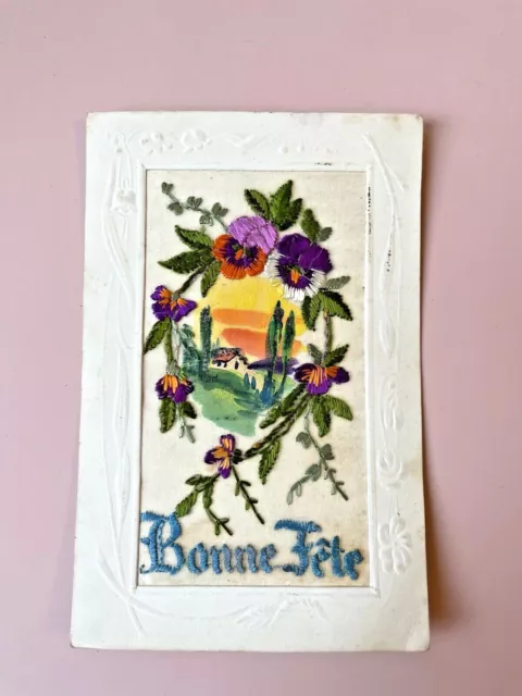 Carte postale ancienne  brodée 'Bonne fête' Fleurs et maison