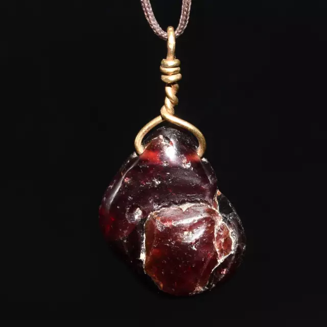 Early Ancient Roman Gold Pendant with Natural Garnet Circa early 1st Century AD