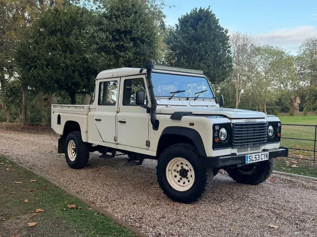 Land Rover Defender England LAND ROVER DEFENDER 130 2.5 TD5 4dr (High capacity) Diesel Manual £ ...