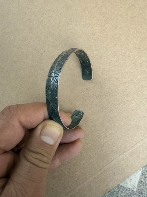Jonc GAS BIJOUX Pour Femme - Argent Gravé, Avec 2 Pompons En Soie - Neuf Sans Emballage
