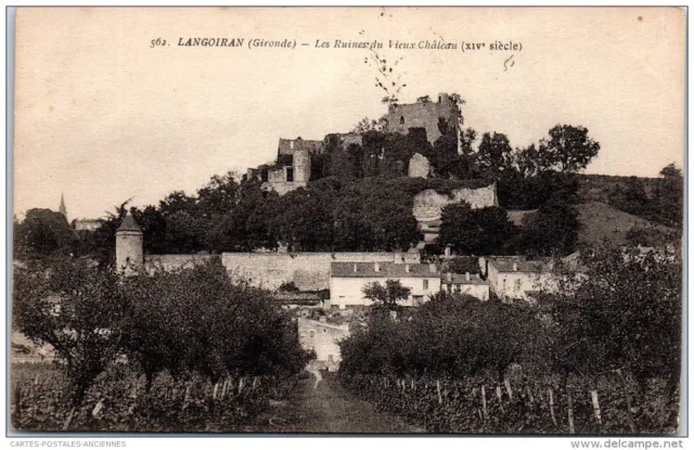 33 LANGOIRAN - ruines du chateau au dessus du village