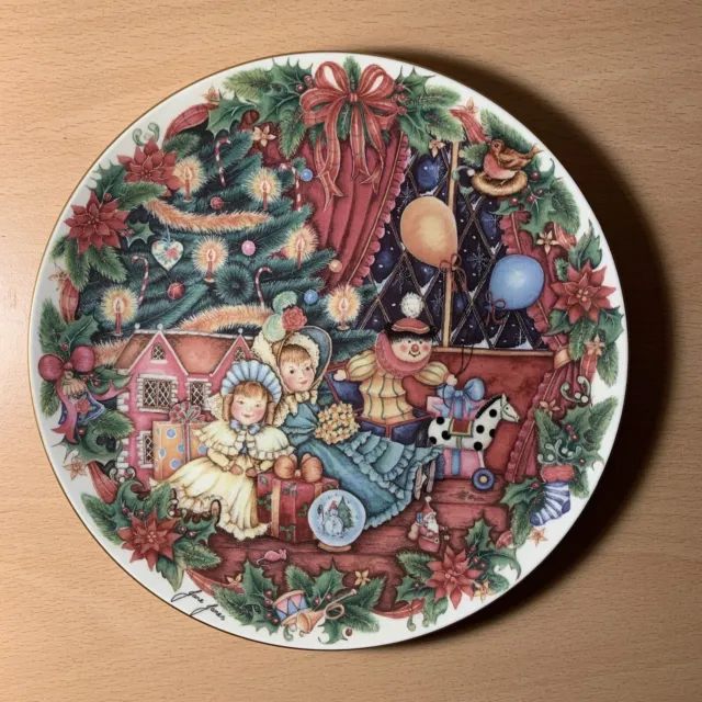 Royal Doulton Home for Christmas Plate by Jane James PN 37 1994