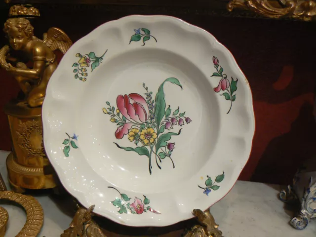 ancienne assiette creuse faience de luneville KG a decor floral tulipe clochette