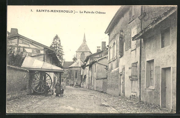 CPA Sainte-Ménehould, Le Puits du Château, vue de la rue