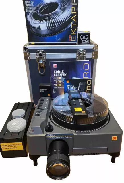KODAK EKTAPRO 5000 Slide Projector, Case, IR Remote Control, 3 Cassettes, GWO