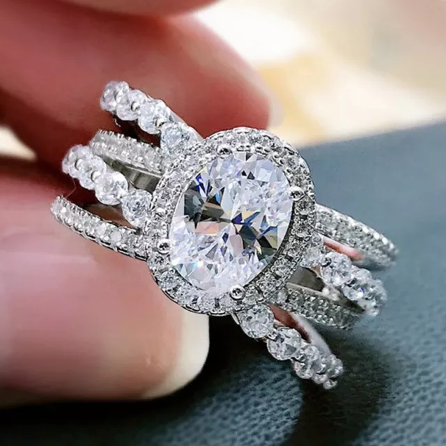 Modern Design Women Rings With Brilliant Oval Cubic Zirconia Fashion Wedding En