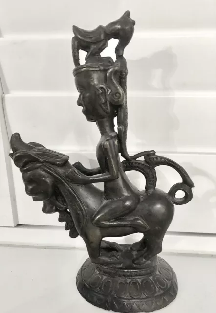 Rara estatua tribal de bronce africano de Benín grande hecha a mano de mediados del siglo XX única