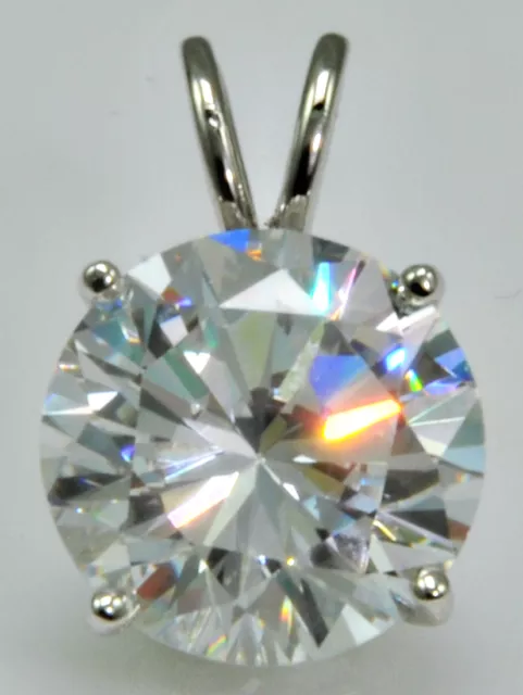 Pendentif Vivienne, trois ors et diamants - Catégories de luxe, Joaillerie  Q93800