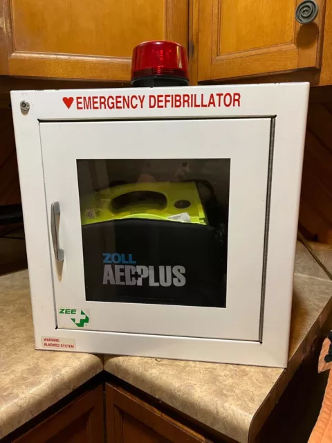 Zoll AED Plus Defibrillator with Pads Batteries and Carry Case