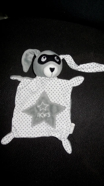 379B/ doudou plat lapin chien gris blanc étoile IKKS