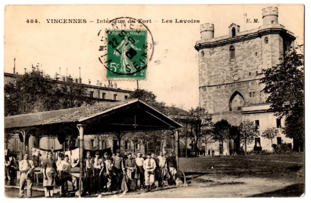 CPA VINCENNES (94) - 484. Intérieur du Fort. Les Lavoirs - E.M. (animée)